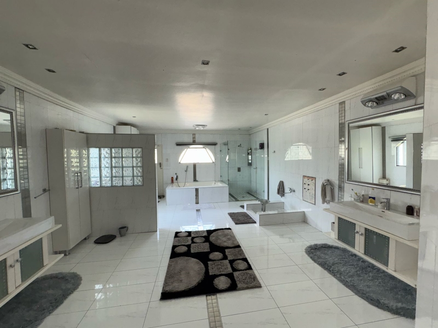 5 Bedroom Property for Sale in Zinniaville North West